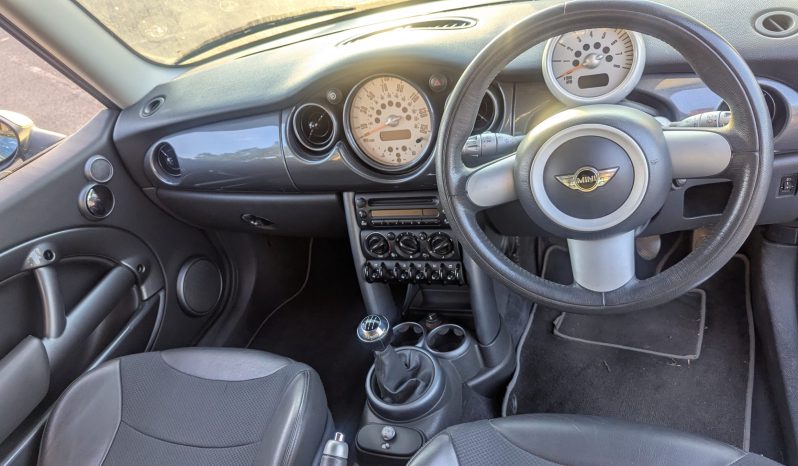 
								Mini Cooper 2004 proper history, low miles only 1 previous owner SKU893 full									