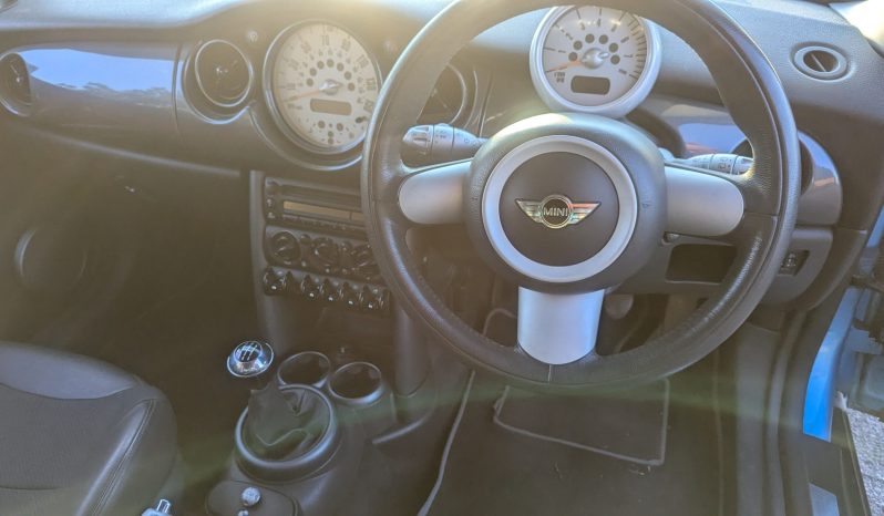 
								Mini Cooper 2004 proper history, low miles only 1 previous owner SKU893 full									