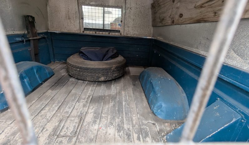 
								Land Rover Defender V8 HD Hi-Cap Pick Up 1986 True collector’s item SKU459 full									