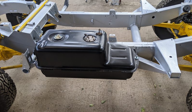 
								Land Rover Defender 90 Rolling  Chassis with extras 1986 fully restored SKU24 full									
