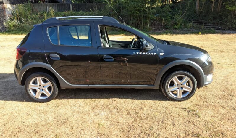 
								DACIA SANDERO STEPWAY LAUREATE full									