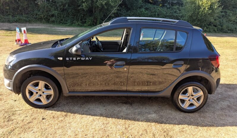 
								DACIA SANDERO STEPWAY LAUREATE full									