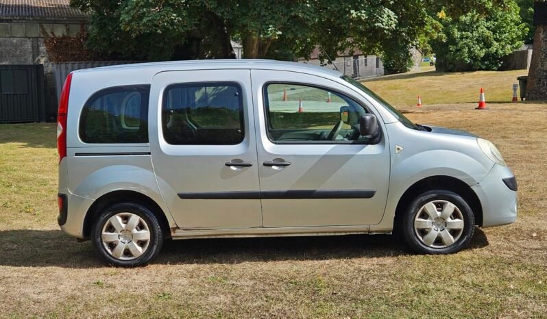 
								Renault Kangoo Expression DCI 86 wheelchair accessible vehicle  2010 SKU966 full									